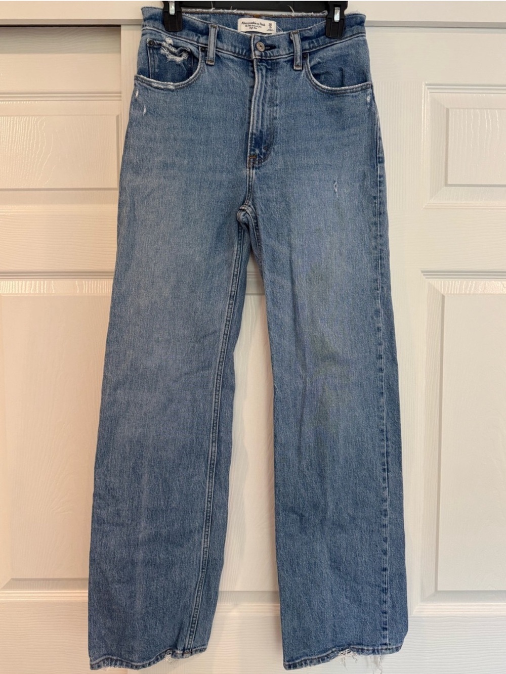 Women’s 90s style high rise jeans size 2!